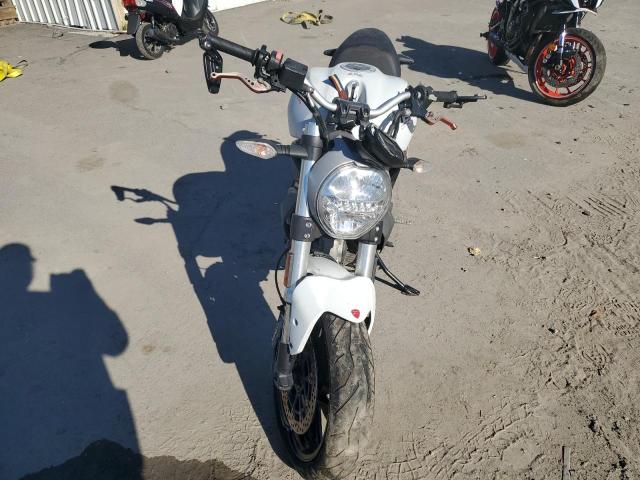 DUCATI MONSTER 79 2019 white  gas ML0MADBM1KT002525 photo #3