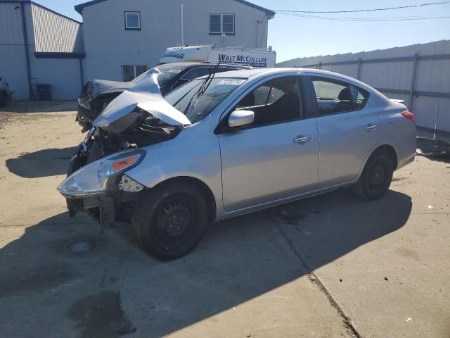 VIN 3N1CN7AP7JK404929 2018 NISSAN VERSA no.1