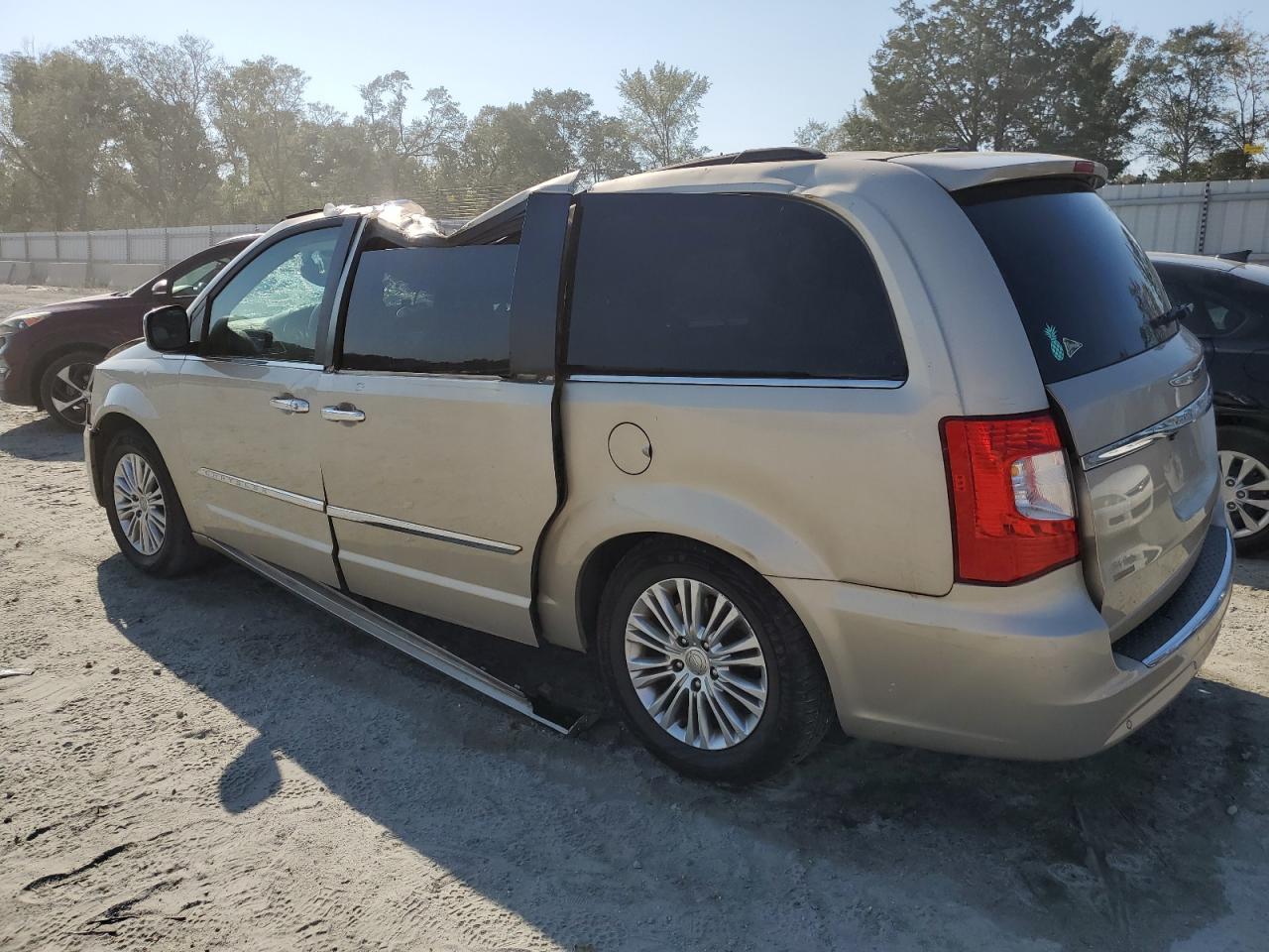 Lot #2940791300 2013 CHRYSLER TOWN & COU