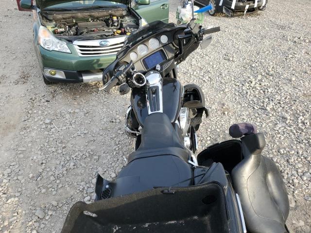 2019 HARLEY-DAVIDSON FLHTCU 1HD1FCC10KB623584