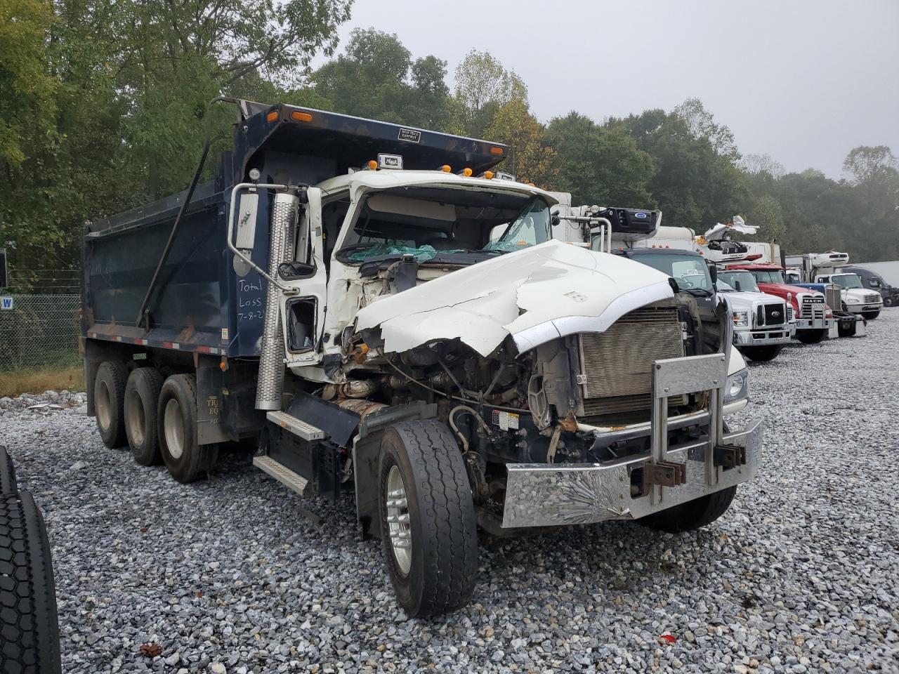 Lot #2919225707 2018 MACK 700 GU700