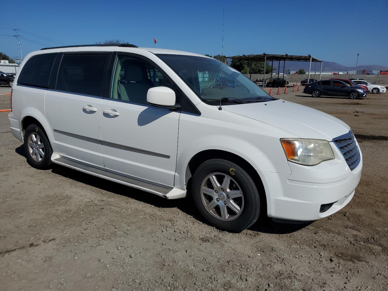 Lot #2991846176 2010 CHRYSLER TOWN & COU