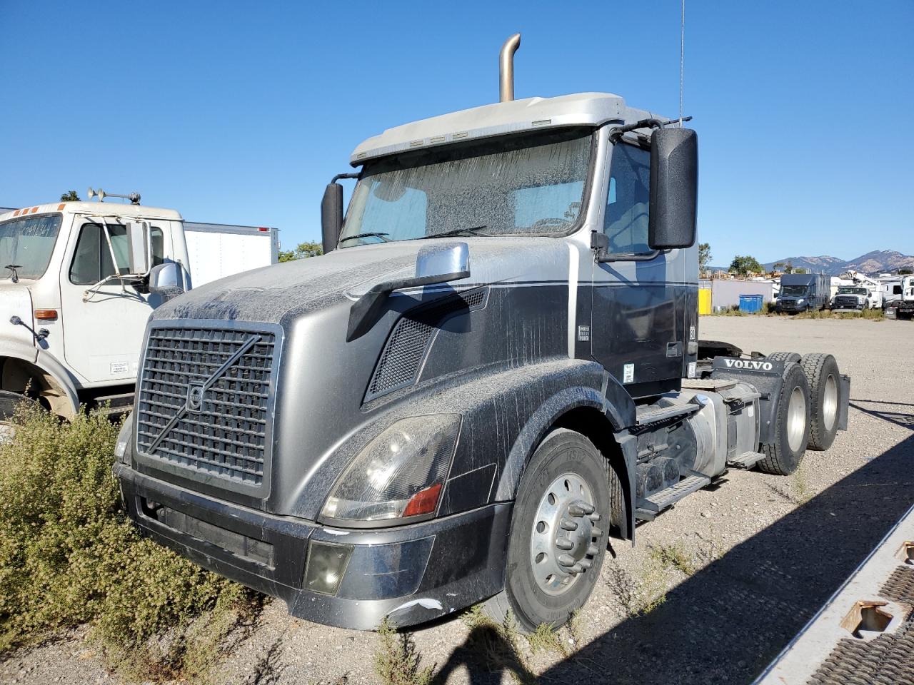 Lot #2945151706 2012 VOLVO VN VNL