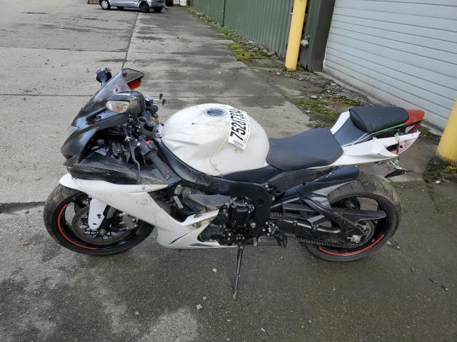 SUZUKI GSX-R600 2022 white  gas JS1GN7FAXN7100169 photo #4