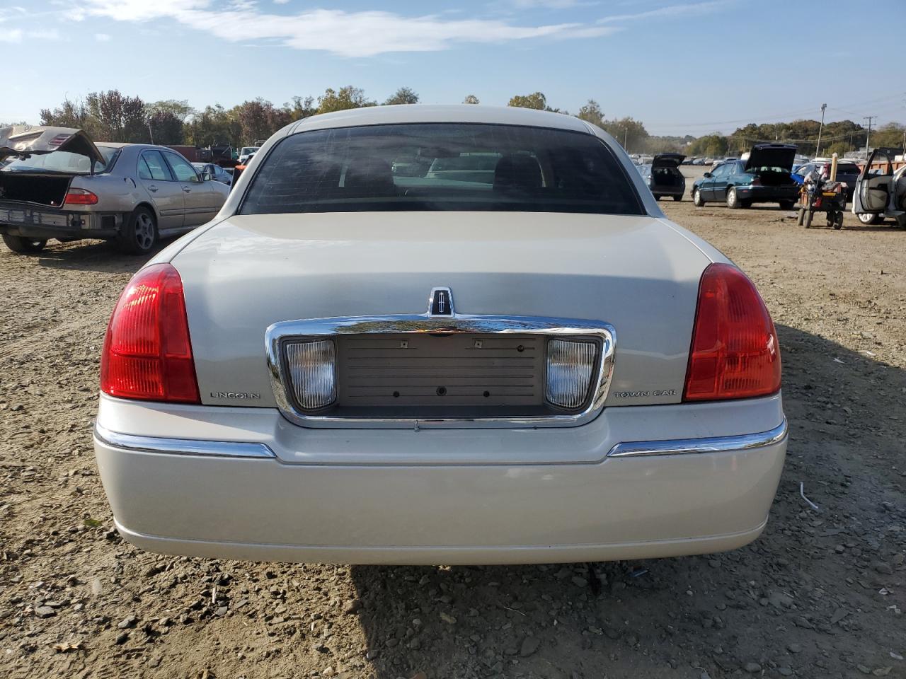 Lot #3041902870 2006 LINCOLN TOWN CAR S