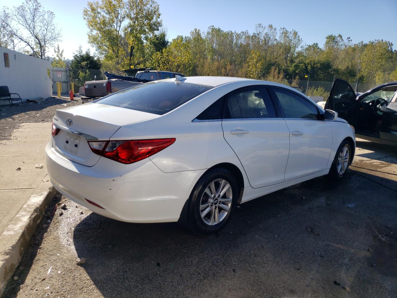 Lot #2926332546 2012 HYUNDAI SONATA GLS