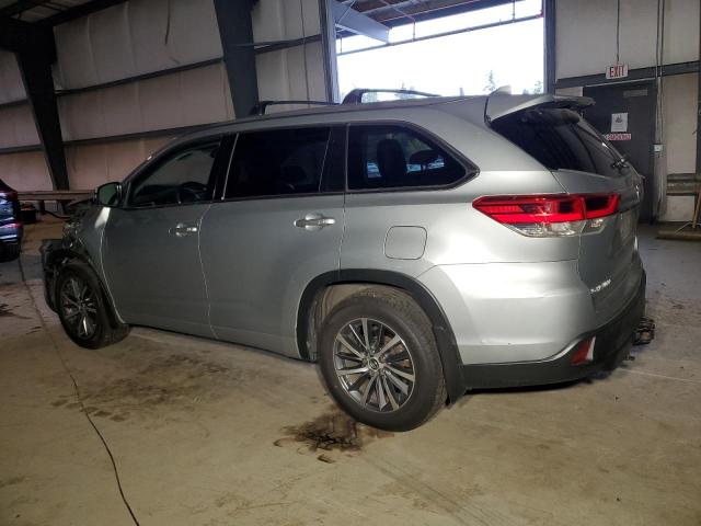 VIN 5TDJZRFH8HS402000 2017 Toyota Highlander, SE no.2