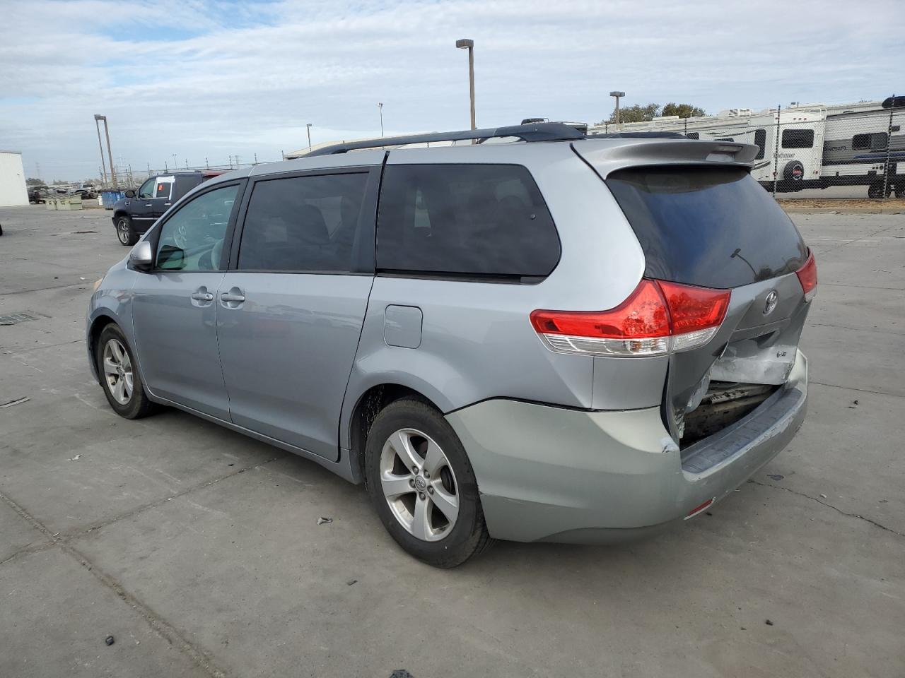 Lot #3029337714 2014 TOYOTA SIENNA LE