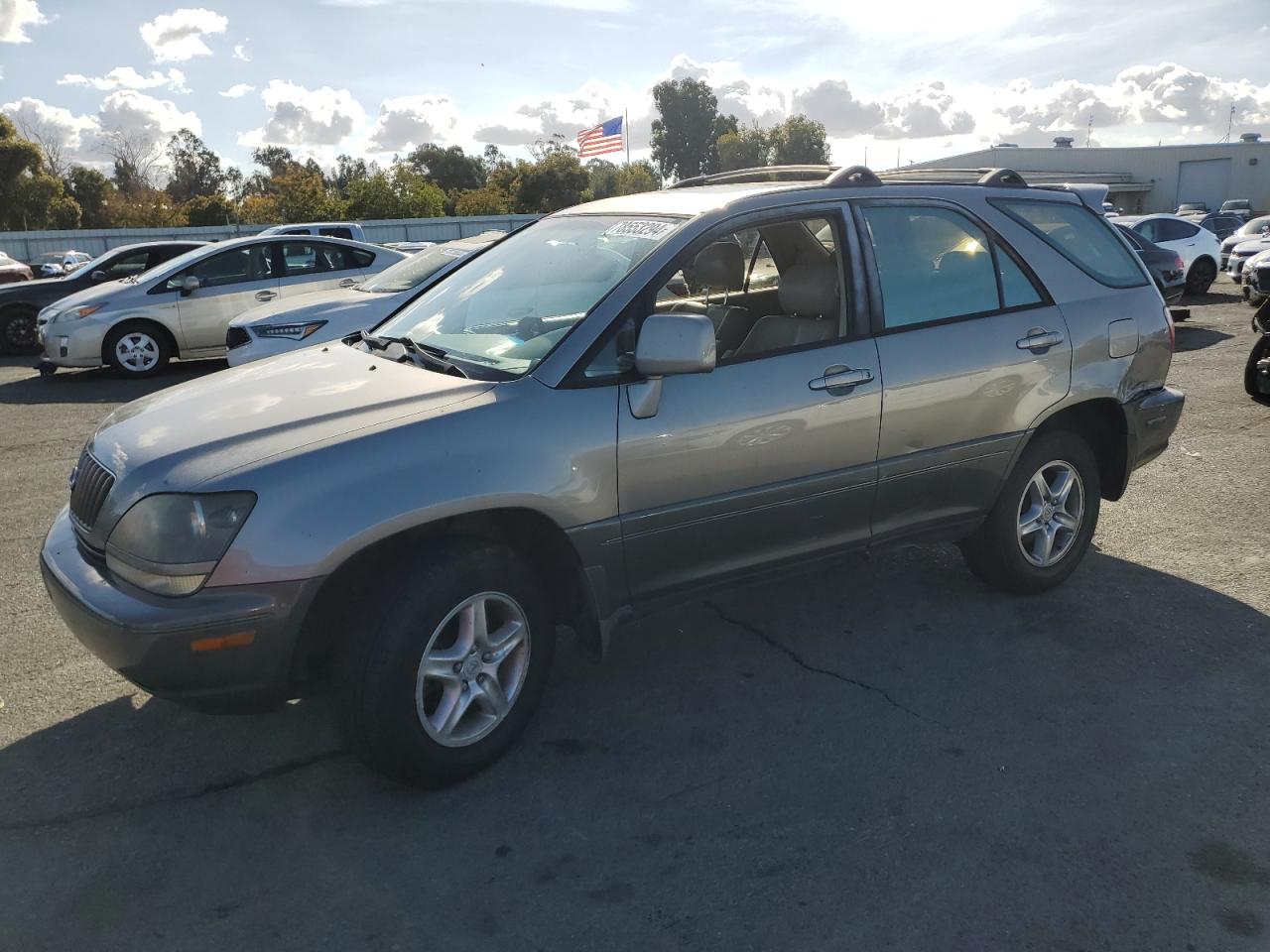 Lot #2986351179 2000 LEXUS RX 300