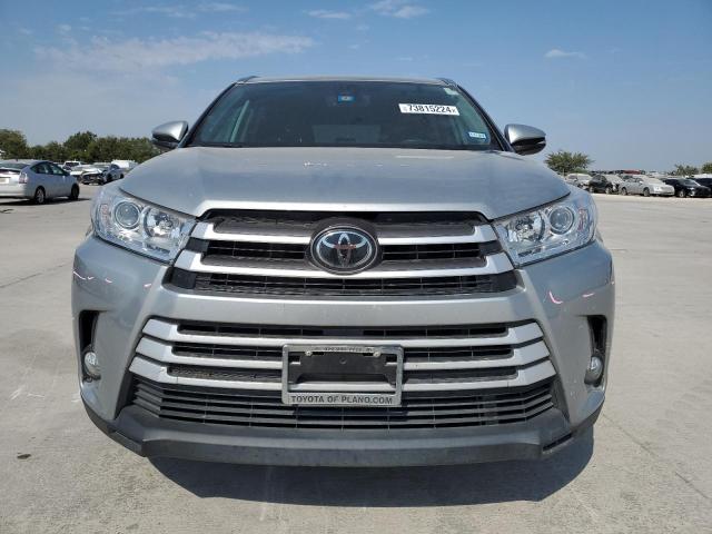 VIN 5TDKZRFH5JS286717 2018 Toyota Highlander, SE no.5