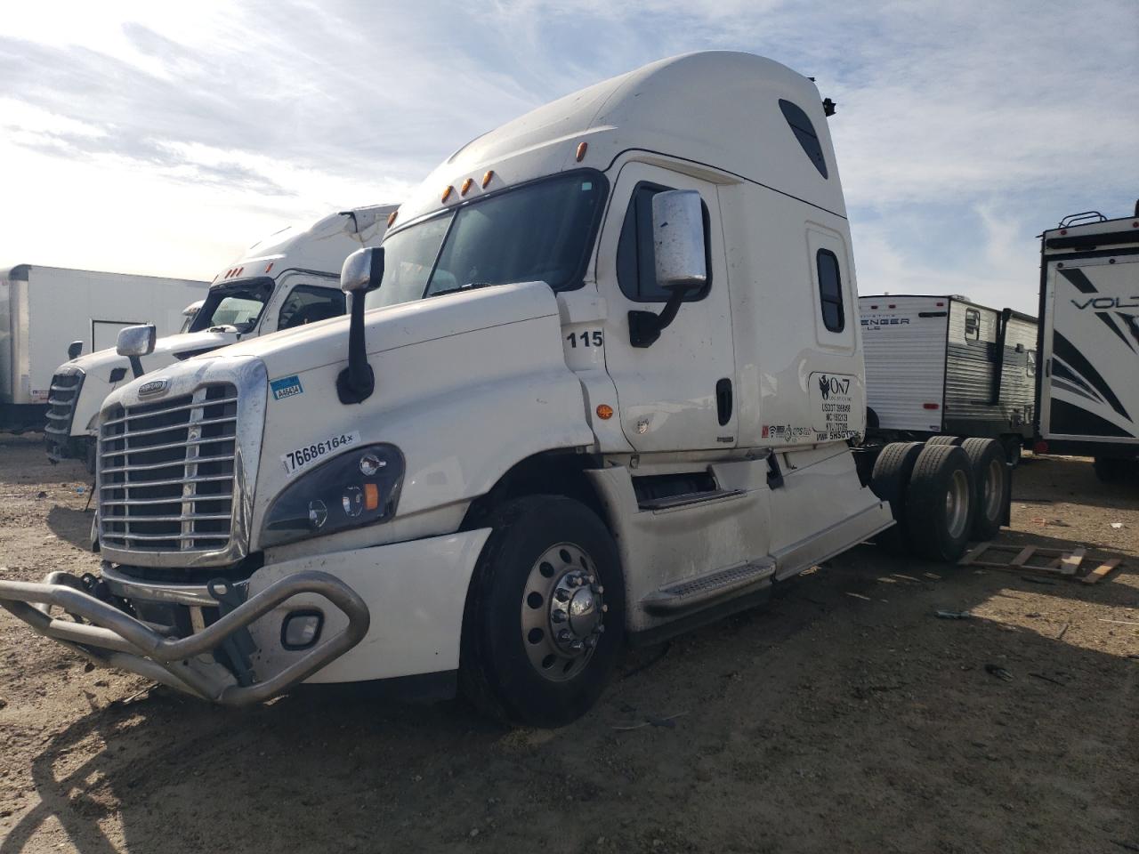 Lot #2993929312 2017 FREIGHTLINER CASCADIA 1