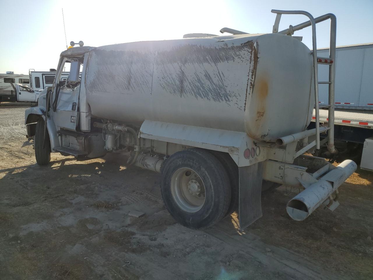 Lot #3207997286 2000 FREIGHTLINER MEDIUM CON