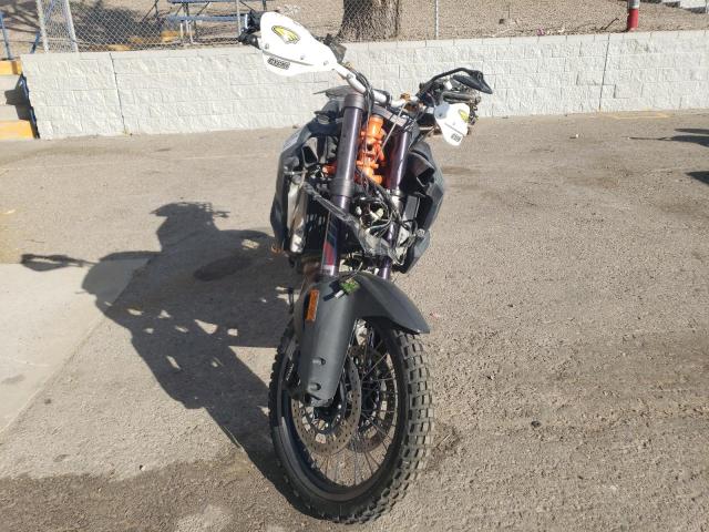 2018 KTM 1090 ADVEN VBKV4940XJM982573