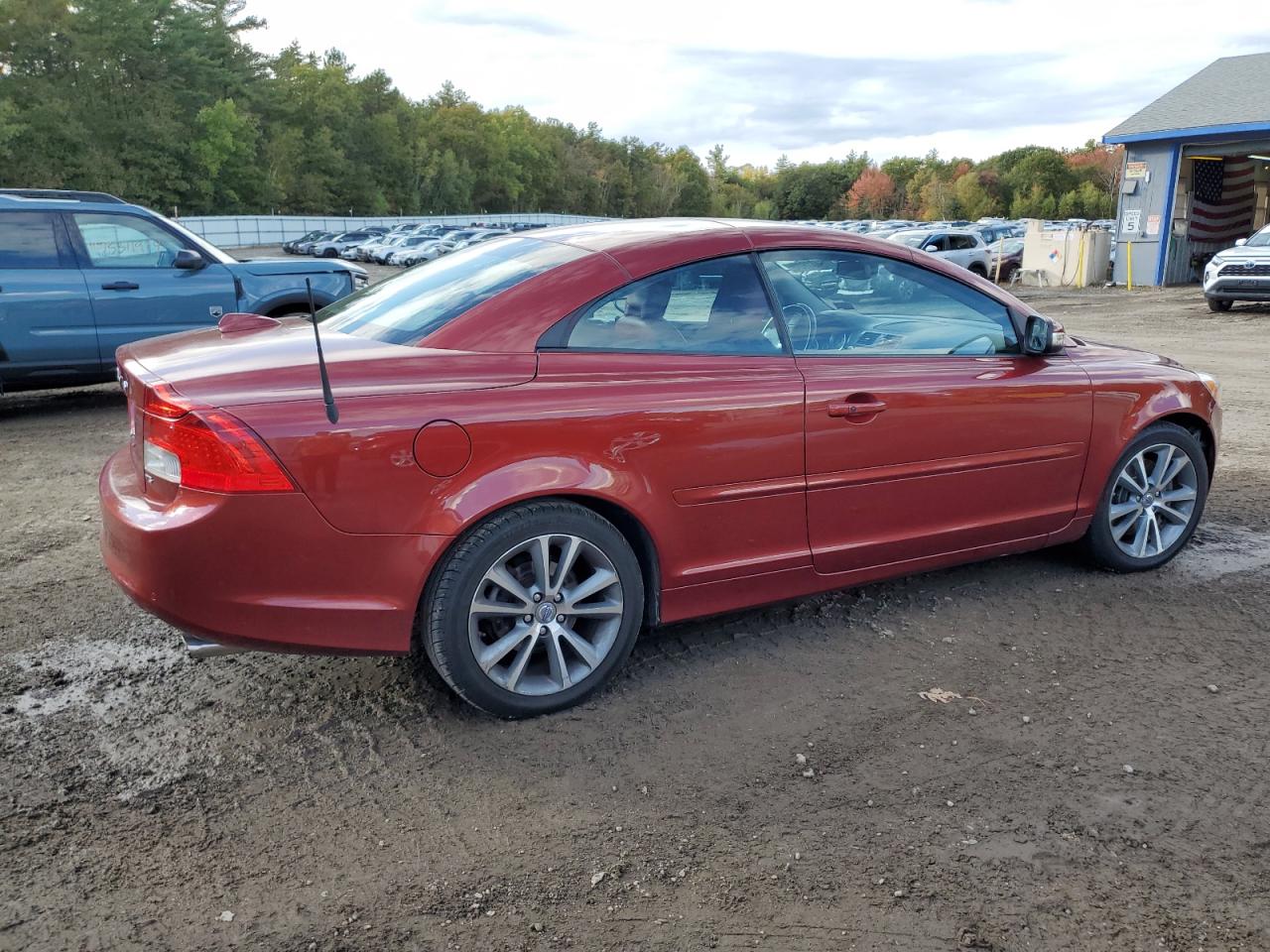 Lot #2952665233 2011 VOLVO C70 T5