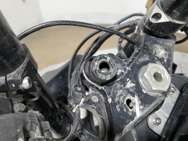 2005 YAMAHA YZFR6 L JYARJ06EX5A022186