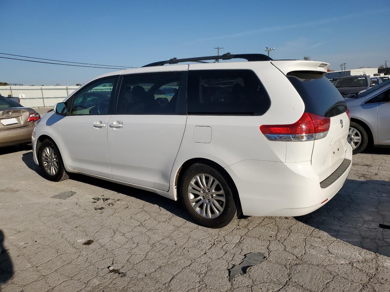 Lot #2940766454 2014 TOYOTA SIENNA XLE