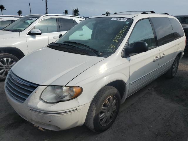 Global Auto Auctions: 2005 CHRYSLER TOWN & COU