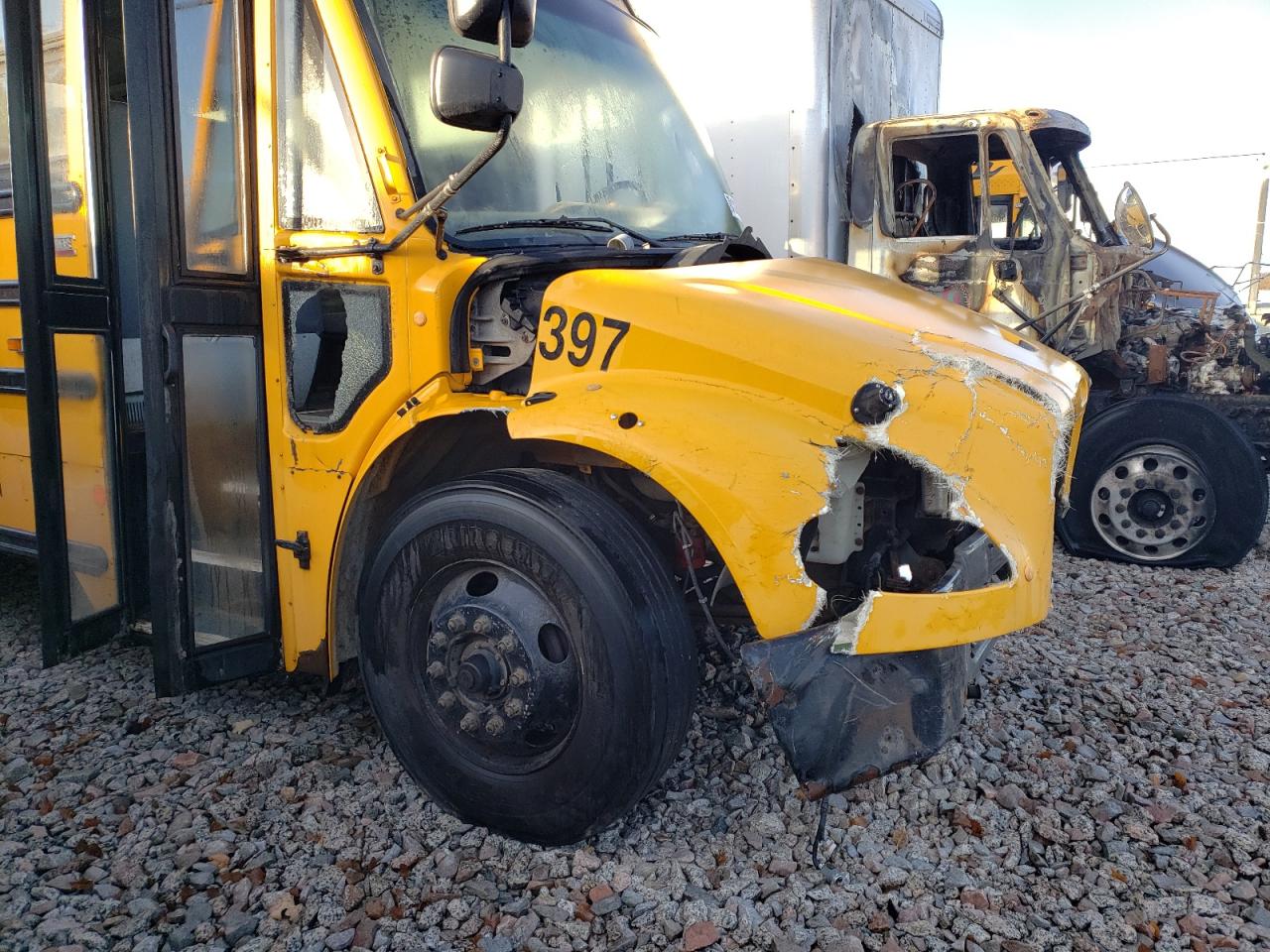 Lot #2928406786 2011 FREIGHTLINER CHASSIS B2