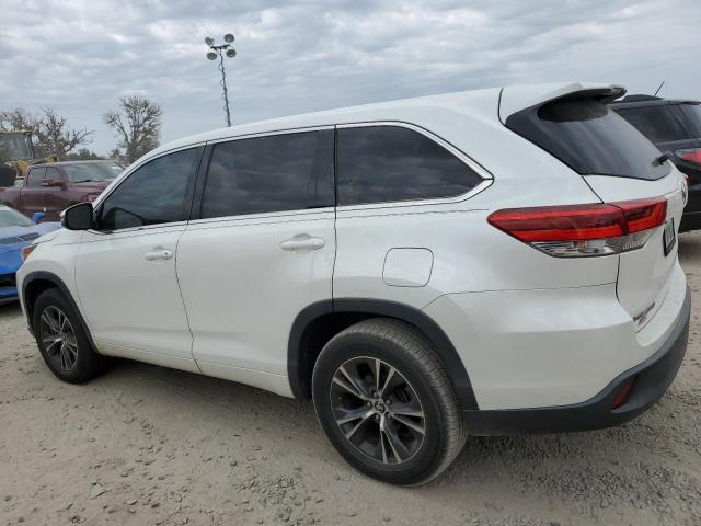 VIN 5TDZARFH4JS038917 2018 Toyota Highlander, LE no.2