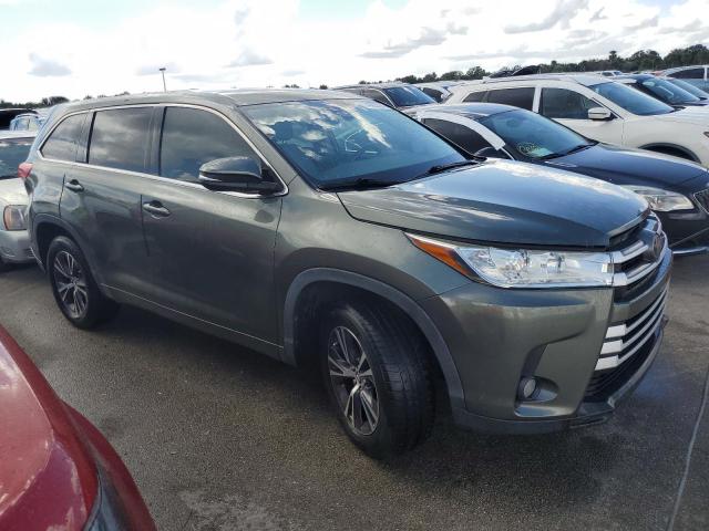 VIN 5TDZZRFH1JS252482 2018 Toyota Highlander, LE no.4