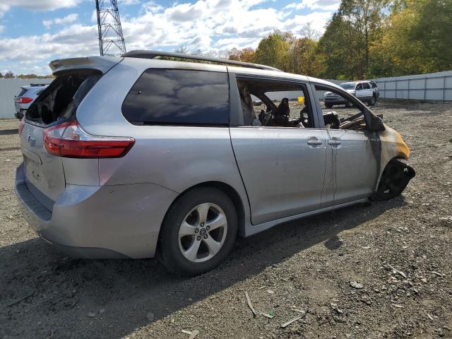 VIN 5TDKZ3DC0JS919757 2018 Toyota Sienna, LE no.3