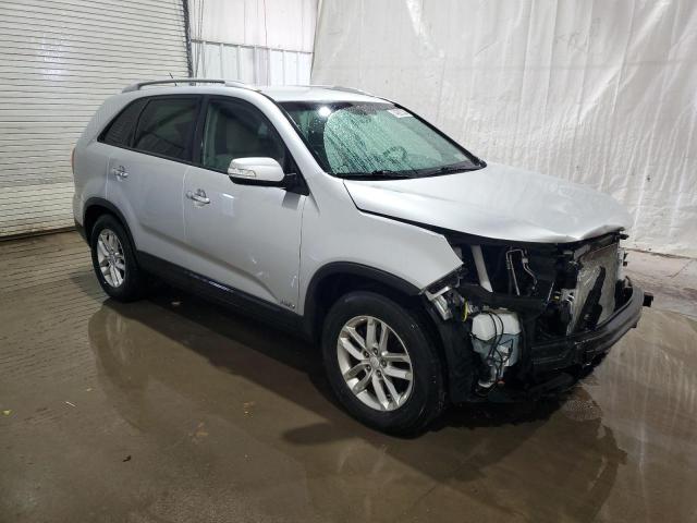 VIN 5XYKTCA69FG591582 2015 KIA Sorento, LX no.4