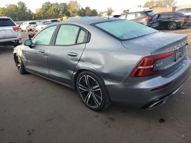 VIN 7JRA22TMXKG005517 2019 Volvo S60, T6 R-Design no.2