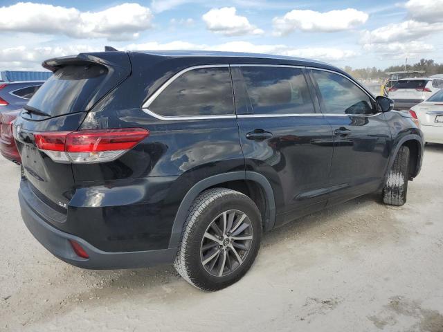 VIN 5TDKZRFH4JS263056 2018 Toyota Highlander, SE no.3