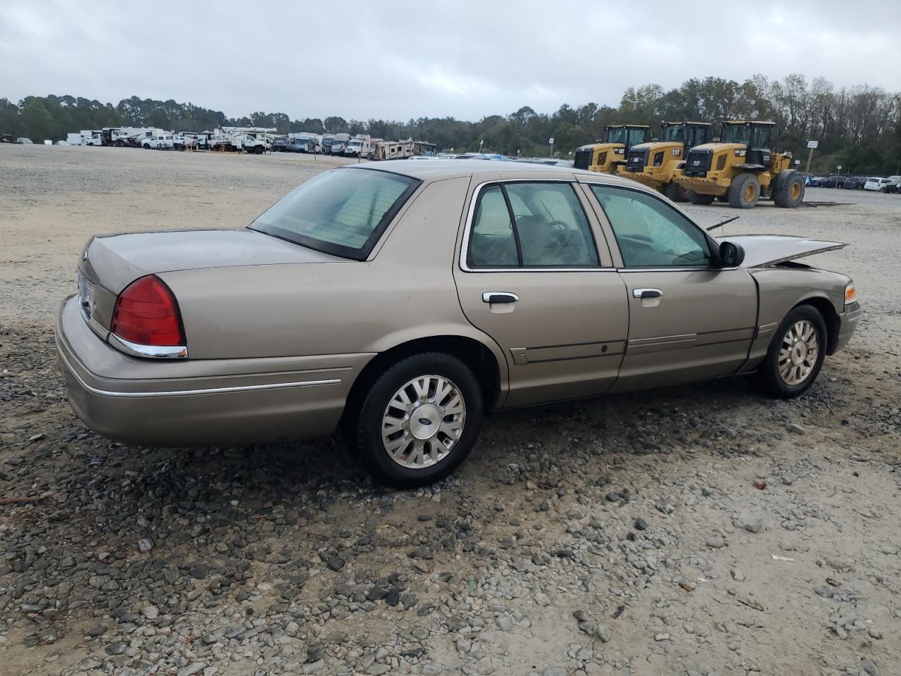 Lot #2945349472 2004 FORD CROWN VICT