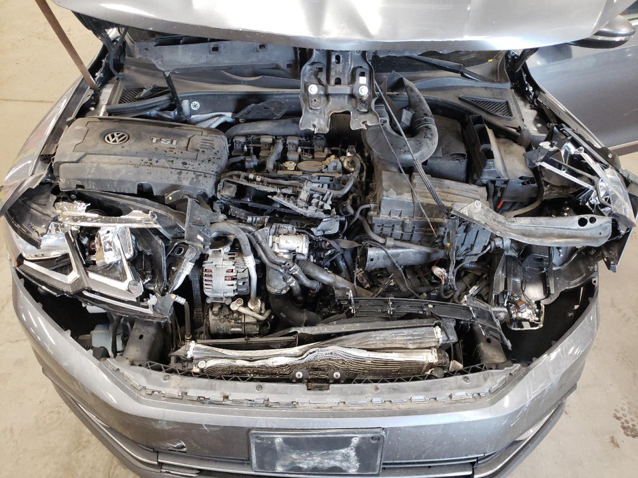 VOLKSWAGEN PASSAT SE