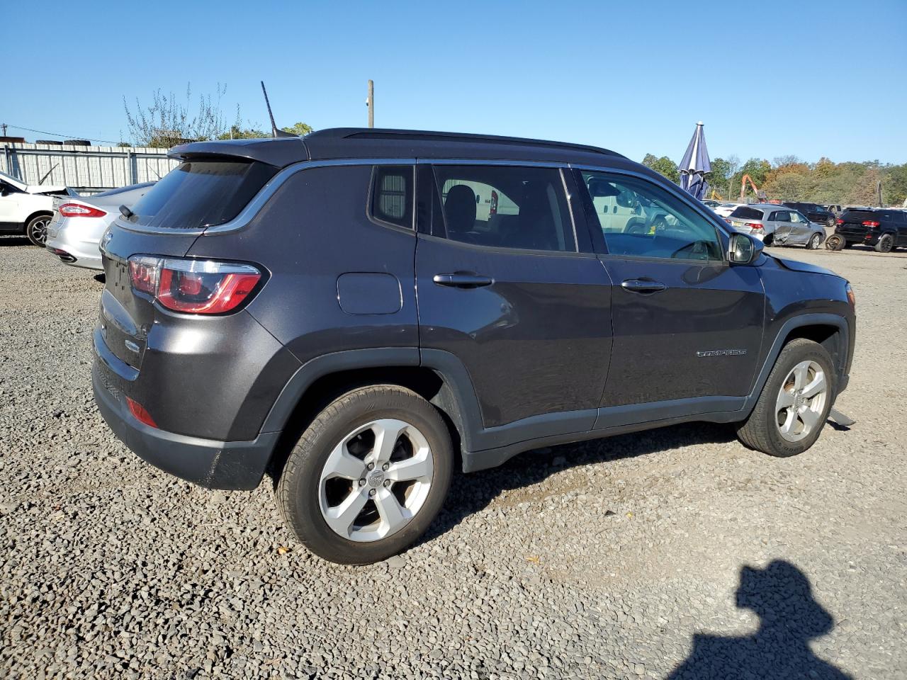 Lot #2969750281 2019 JEEP COMPASS LA