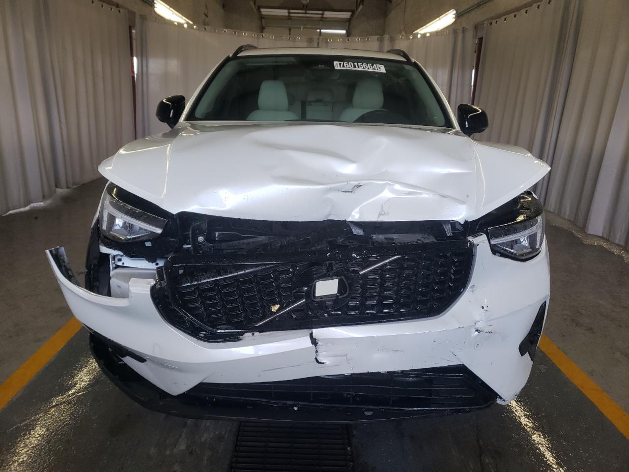 Lot #2926586887 2023 VOLVO XC40 ULTIM