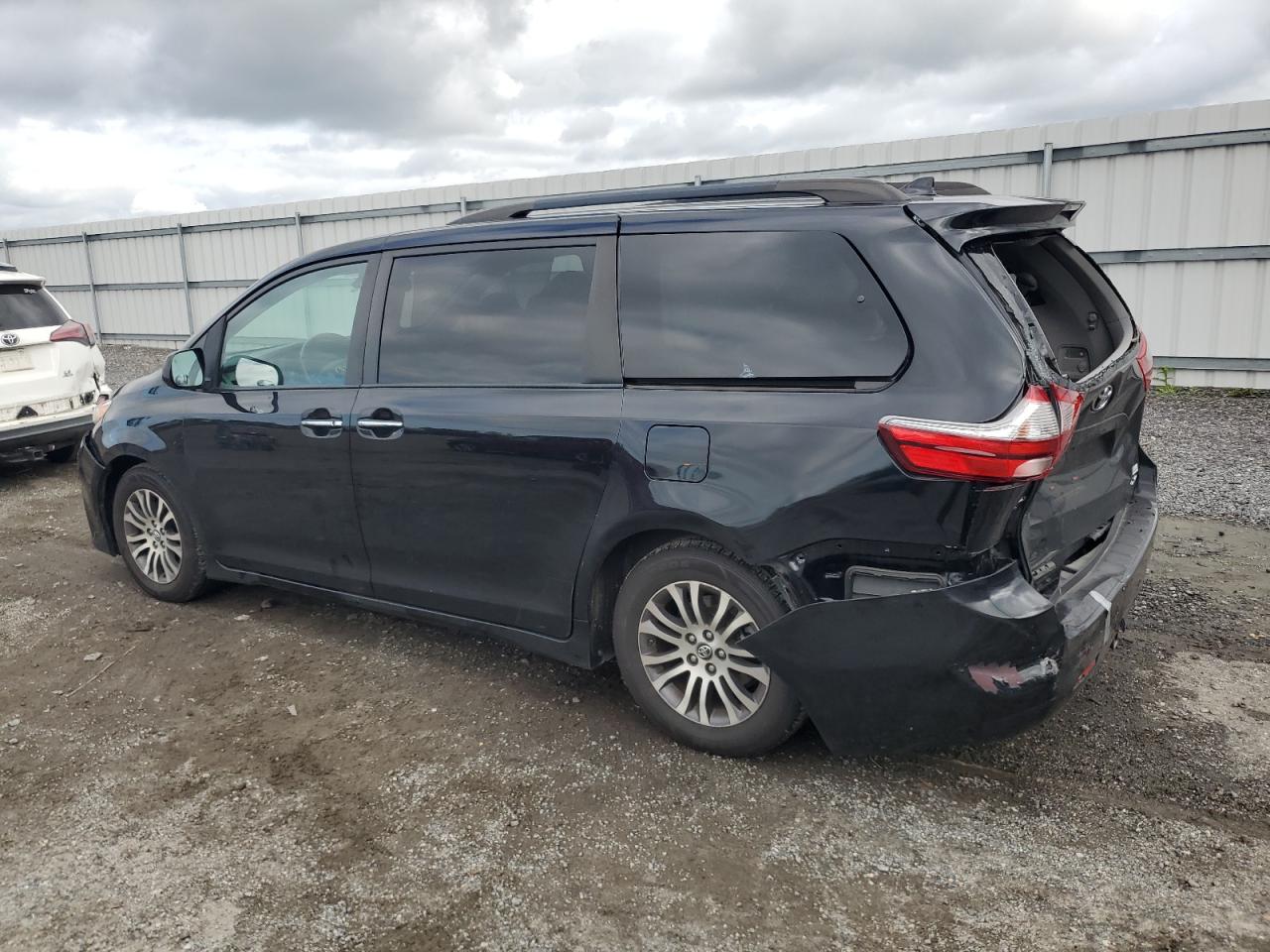 Lot #2986624254 2020 TOYOTA SIENNA XLE