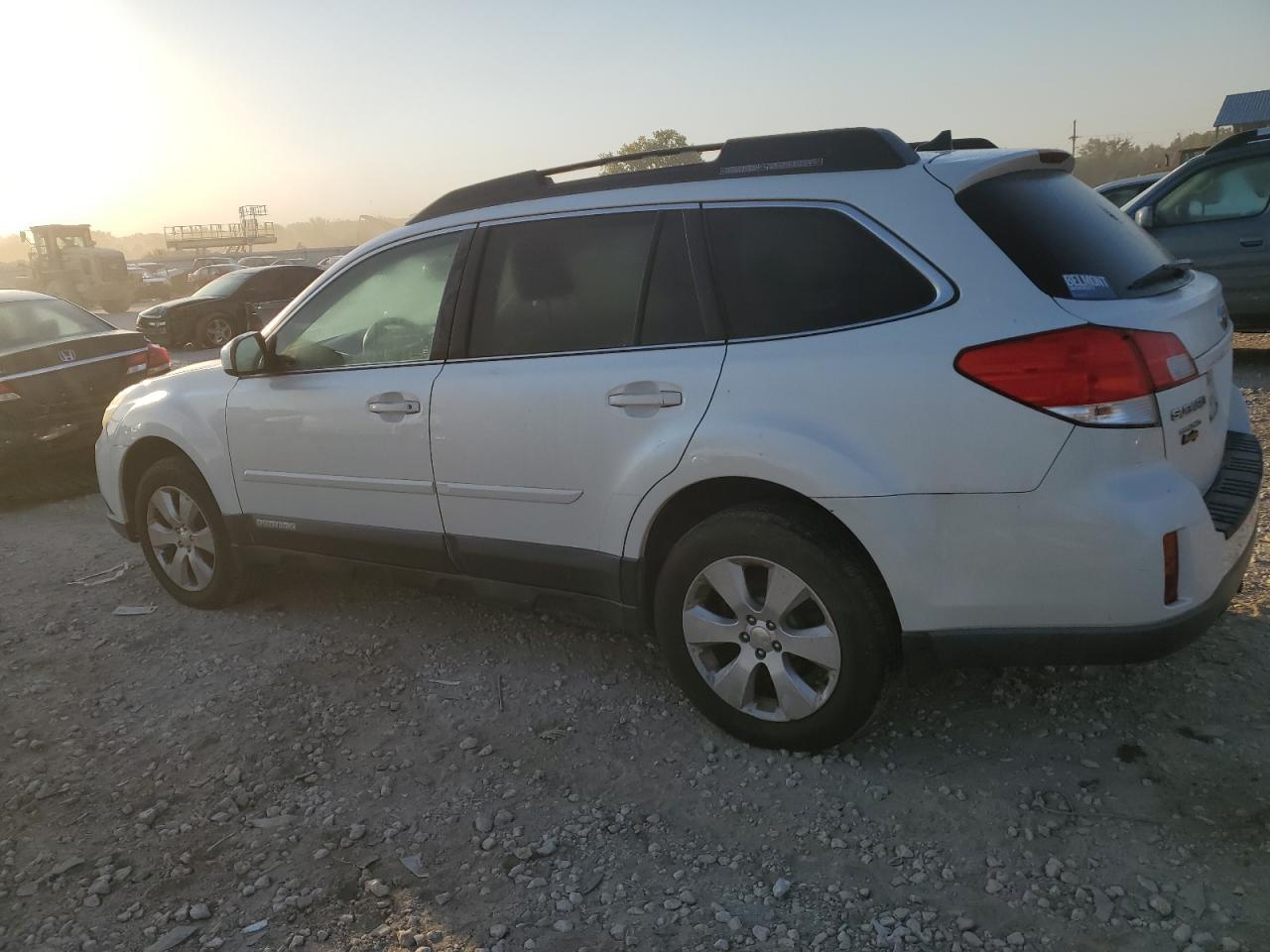 SUBARU OUTBACK 2. 2011 white  gas 4S4BRBKC8B3415467 photo #3