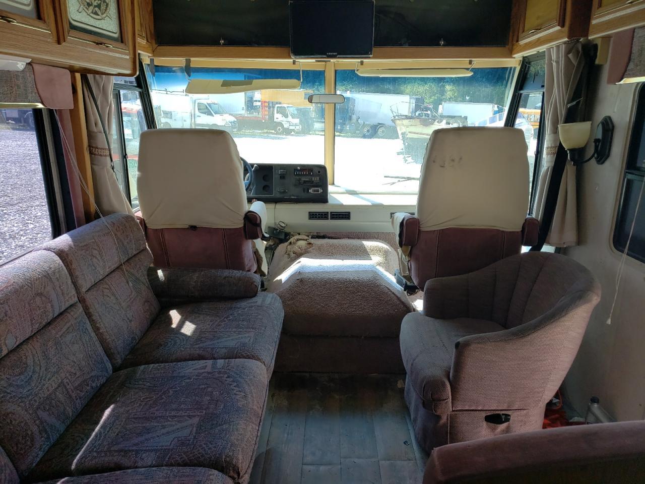 Lot #2945610124 1992 WINNEBAGO RV