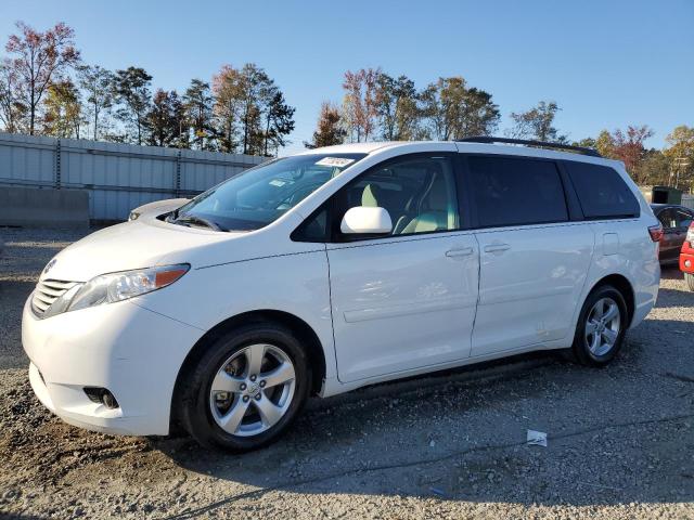 2017 TOYOTA SIENNA LE 2017