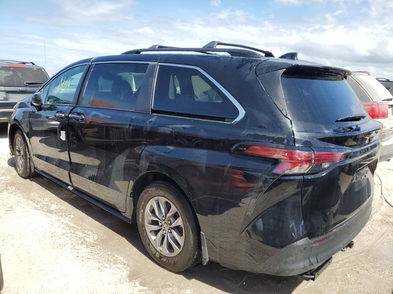 Lot #2962630982 2022 TOYOTA SIENNA XLE