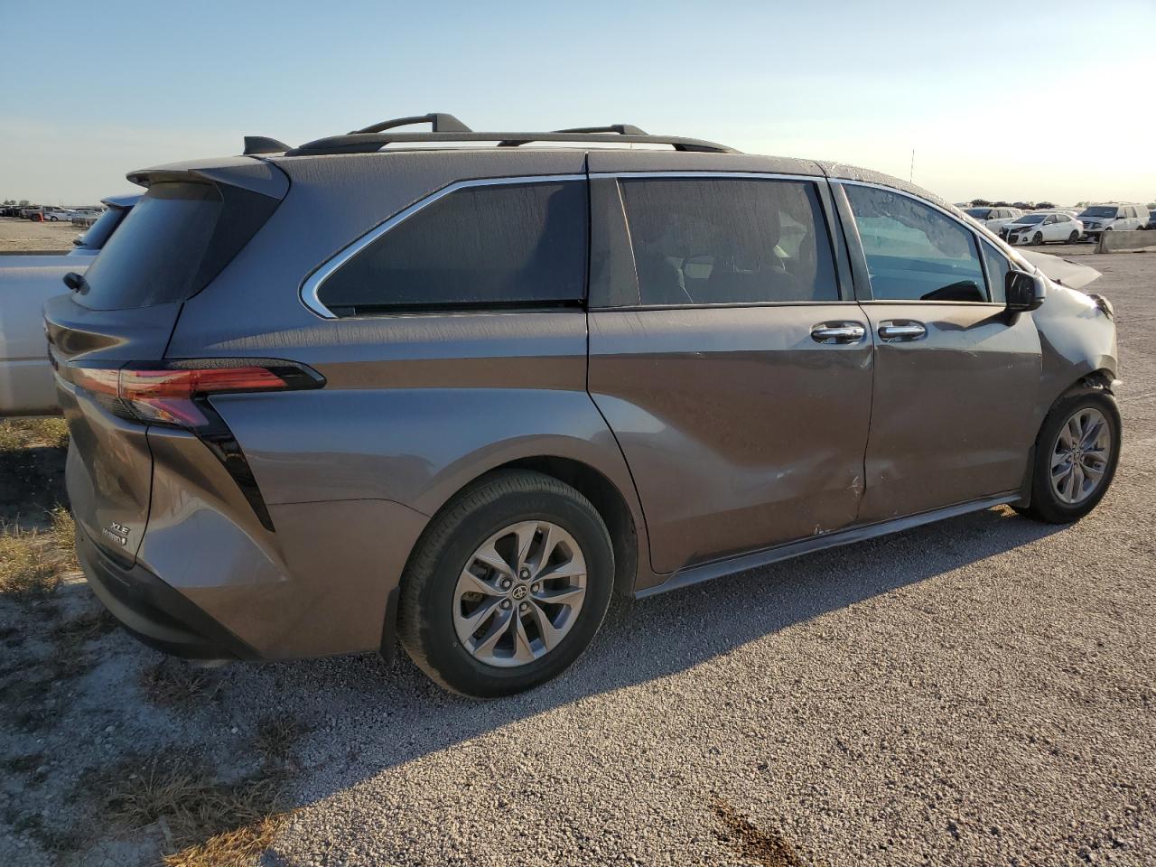 Lot #2996298833 2022 TOYOTA SIENNA XLE