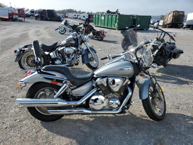 2004 HONDA VTX1300 C #2976976617