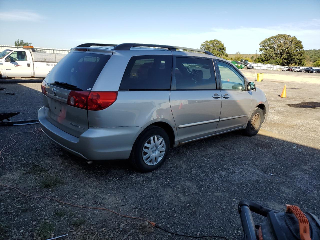 Lot #2918687715 2007 TOYOTA SIENNA CE