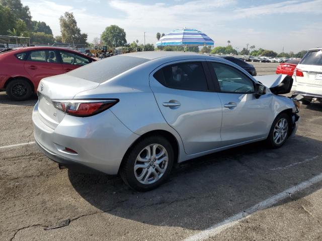 VIN 3MYDLBYV2JY301074 2018 Toyota Yaris no.3