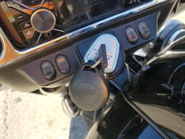 2010 HARLEY-DAVIDSON FLHTCU 1HD1FC414AB633791