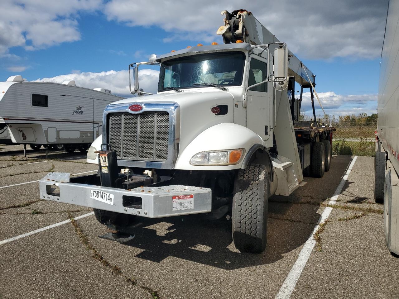 Lot #2935912882 2017 PETERBILT 348