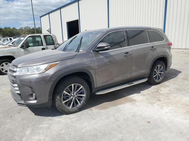 VIN 5TDKZRFH0KS554414 2019 Toyota Highlander, SE no.1