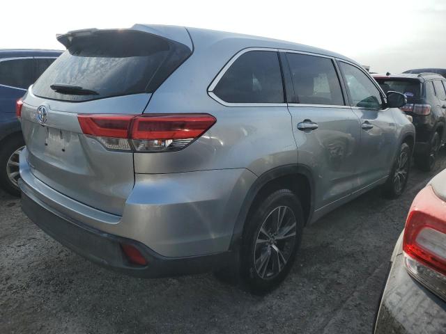 VIN 5TDZARFH4JS038688 2018 Toyota Highlander, LE no.3