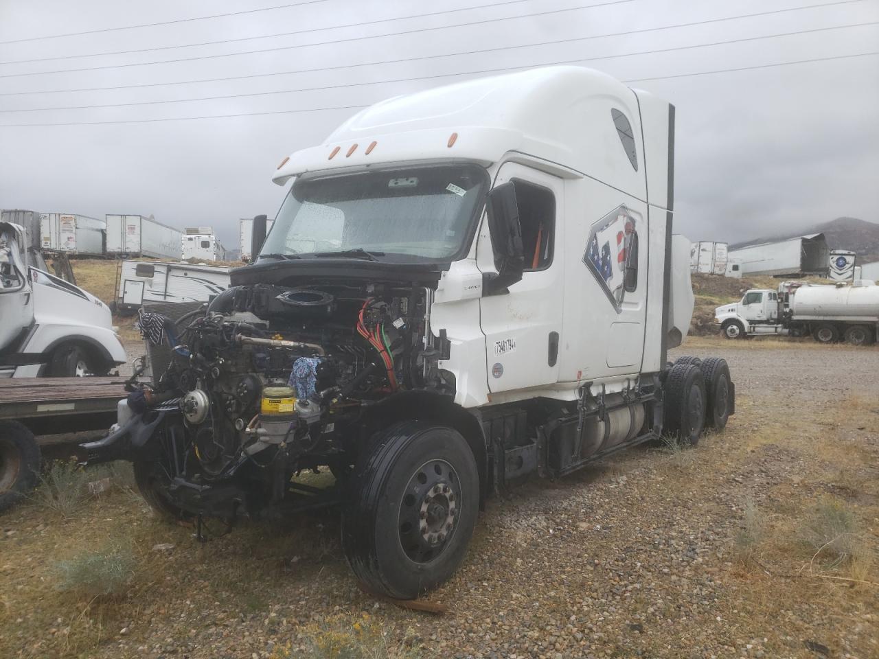 Lot #2940405137 2022 FREIGHTLINER CASCADIA 1