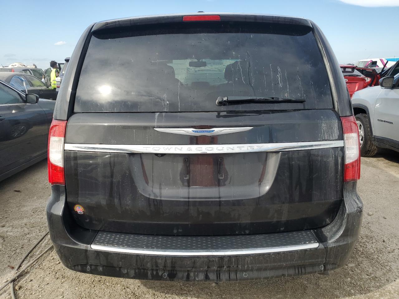 Lot #2945059184 2014 CHRYSLER TOWN & COU