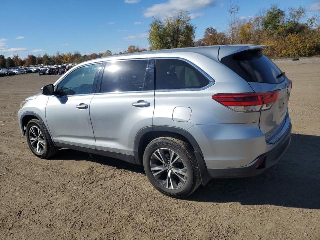 VIN 5TDZARFH5KS061110 2019 Toyota Highlander, LE no.2