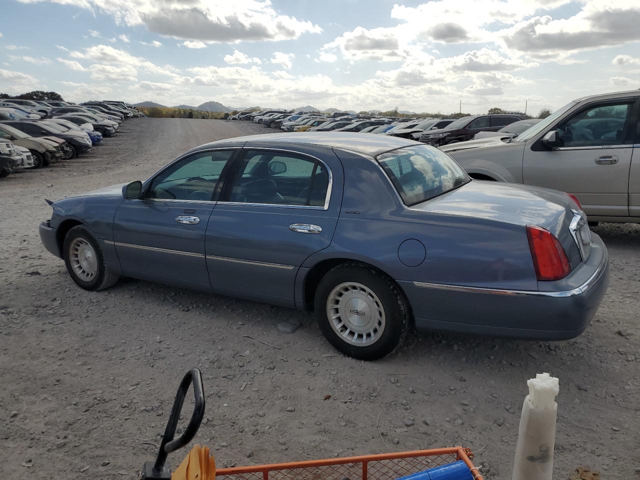 Lot #2952101722 1999 LINCOLN TOWN CAR E