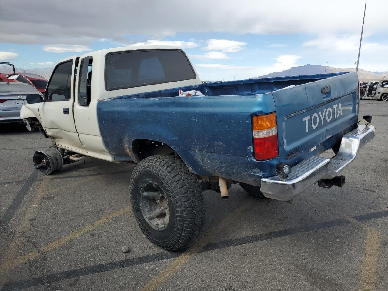 Lot #2962573738 1989 TOYOTA PICKUP 1/2